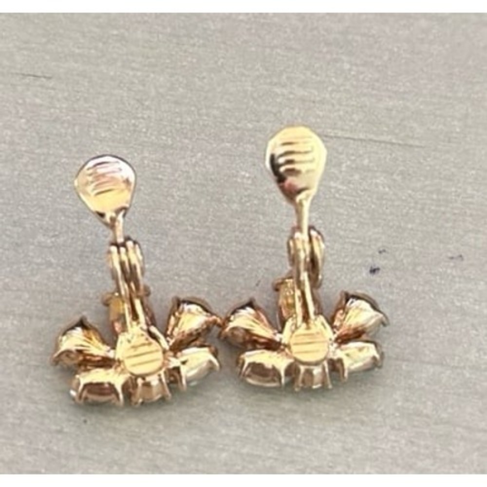 Cluster Studs clear crystals fanned, floral silhouette rose gold backing clip-on - Picture 4 of 4